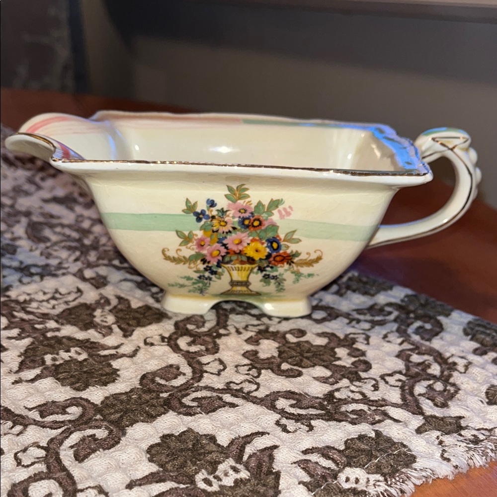 Vintage gravy boat / creamer with Handle